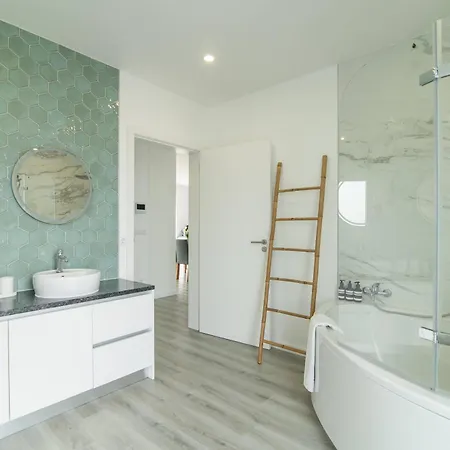 Seaview With Heated Private Pool Bretanha