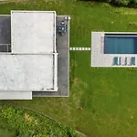Seaview With Heated Private Pool Willa